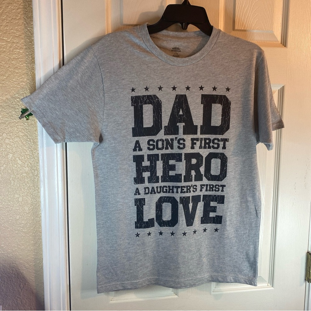 Celebrate Father’s Day Mens S 34-36 T-Shirt Graphic Tee Festive Family Fun Adult